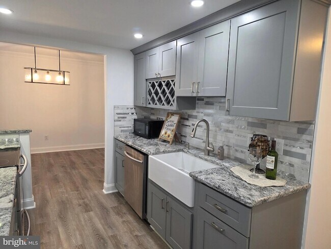 Building Photo - 251 Fir Tree Ct