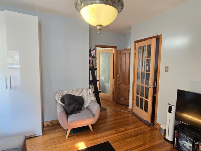 Building Photo - 28 Bardwell St