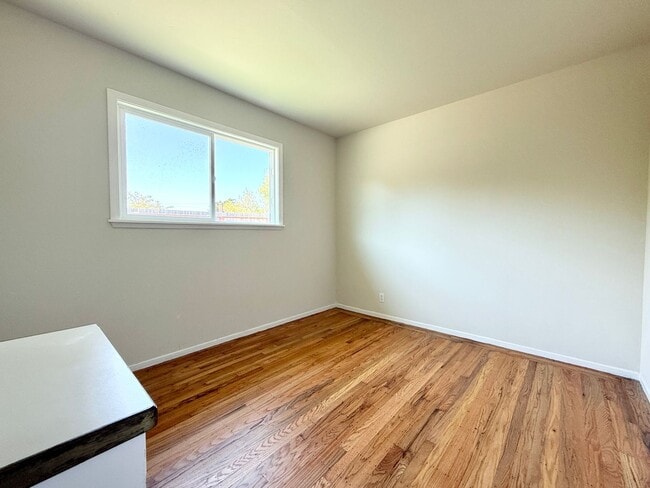 Building Photo - Spacious Ranch-Style Home with Bonus Room ...