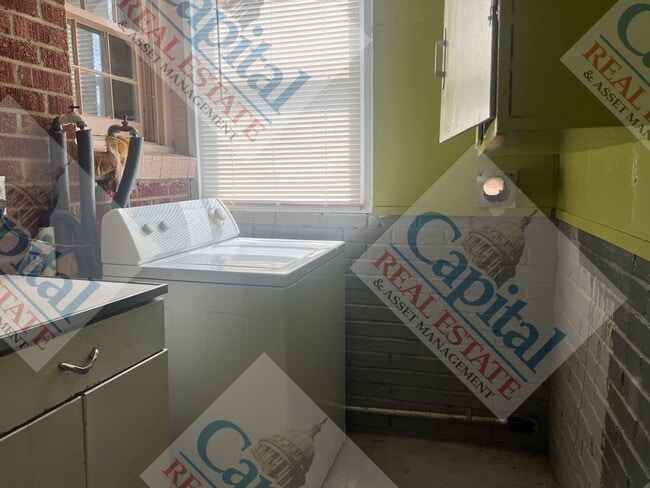 Building Photo - Take the Key!!!