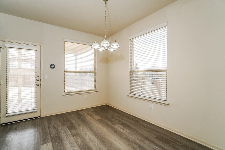 Building Photo - 300 Potters Peak Way