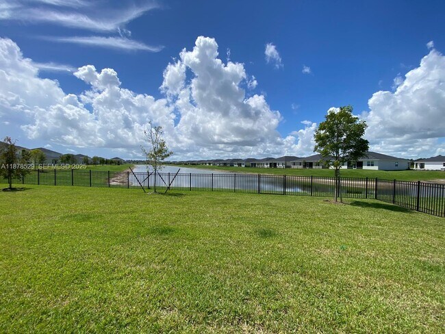 Building Photo - 11060 Middle Strm Dr