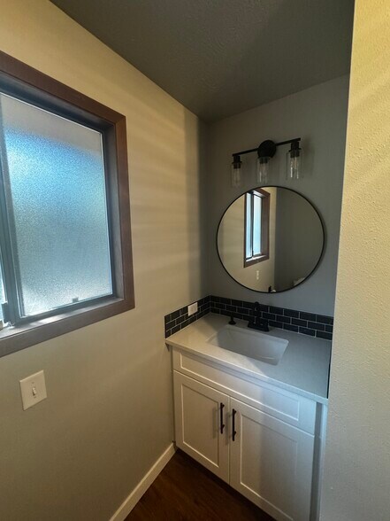 Upstairs Bathroom - 1118 E 14th Ave