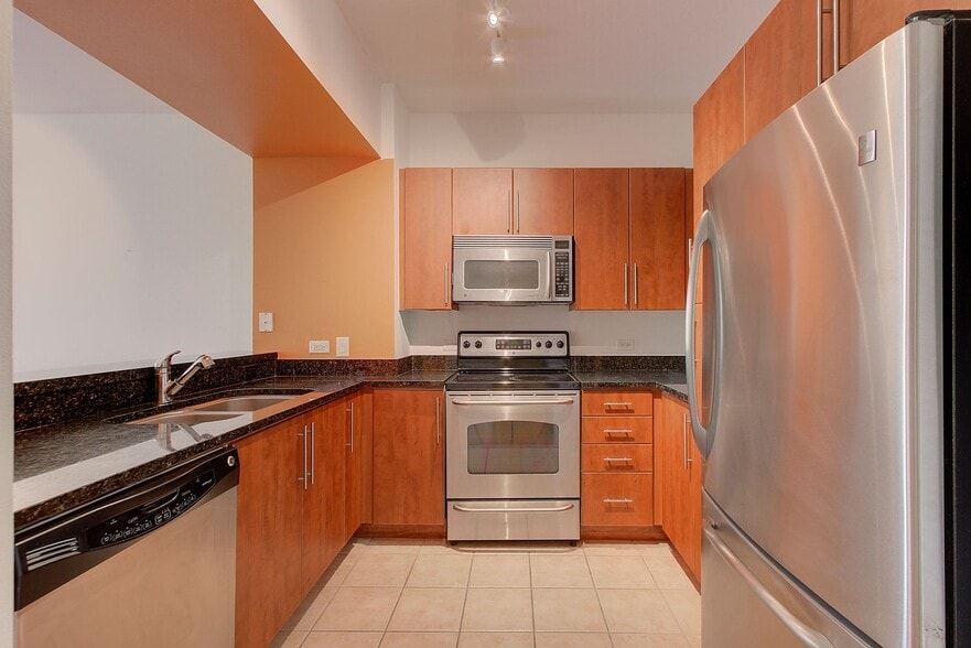 Building Photo - 54 Rainey St