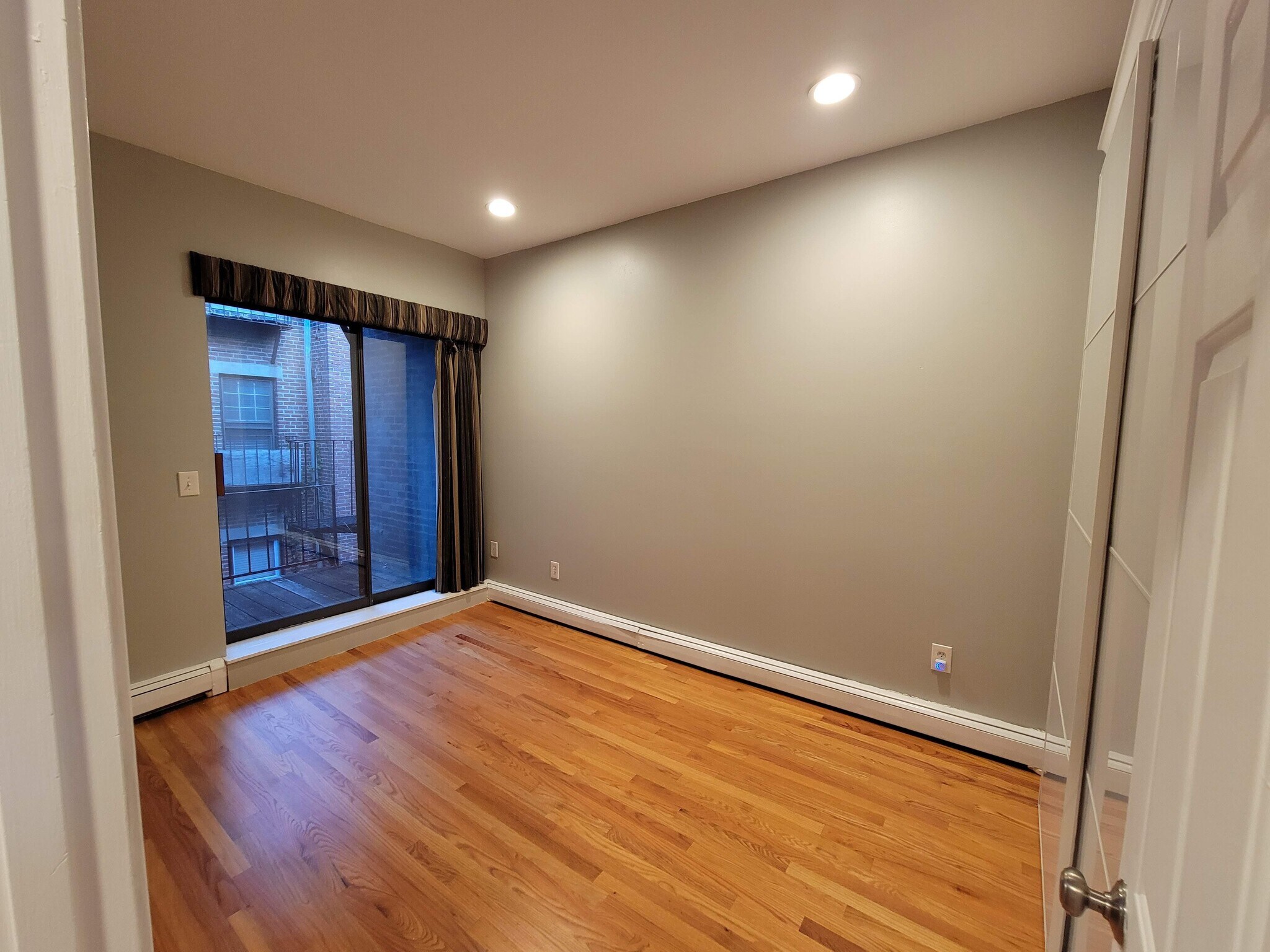 Building Photo - 390 Riverway