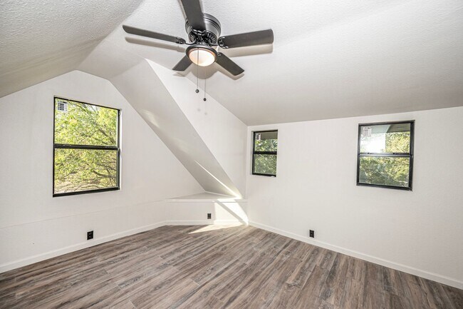 Building Photo - 731/735 8th Yellow Duplex