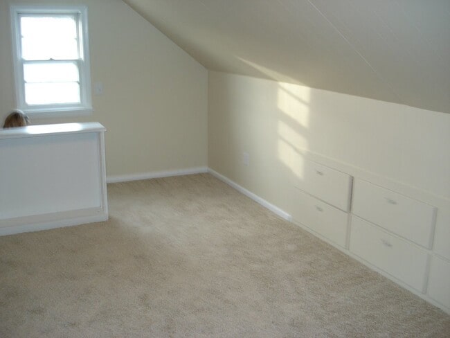 Building Photo - Three Bedroom One Bath Home Available May 10th