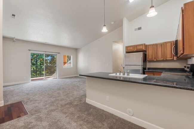 Building Photo - Pheasant Run Condo- 3rd floor NEW PAINT & ...