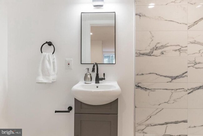 Building Photo - 3326 12th St SE