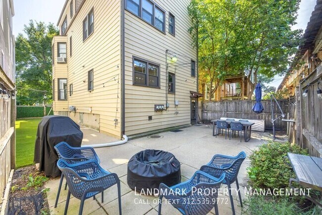 Building Photo - 2176 W Eastwood Ave