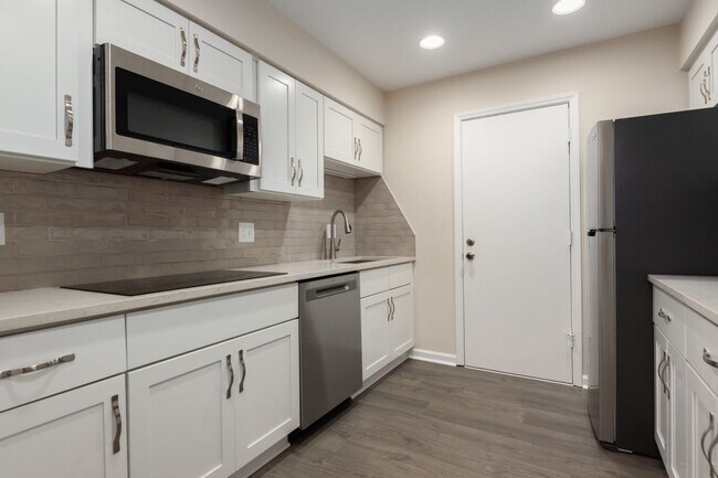 Building Photo - 4739 Hedgemore Dr