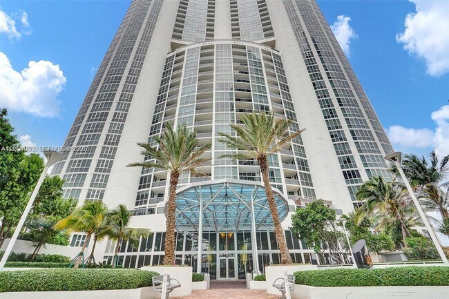 Building Photo - 18201 Collins Ave