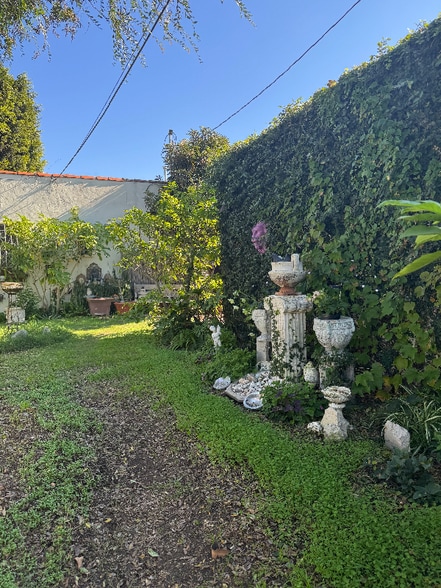 Building Photo - 6 Gundry Ave