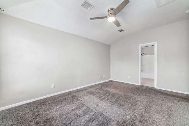 Building Photo - 10810 Meadow Walk Ln