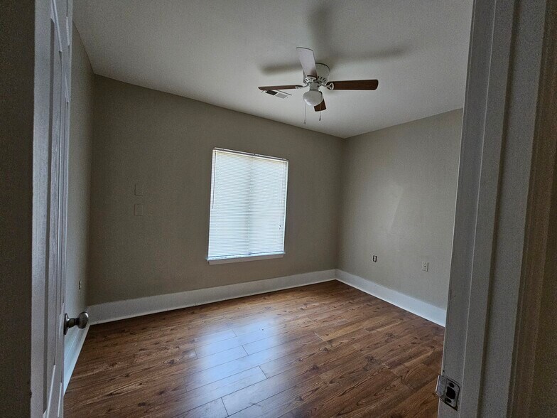 Building Photo - 182 Forestview Cir