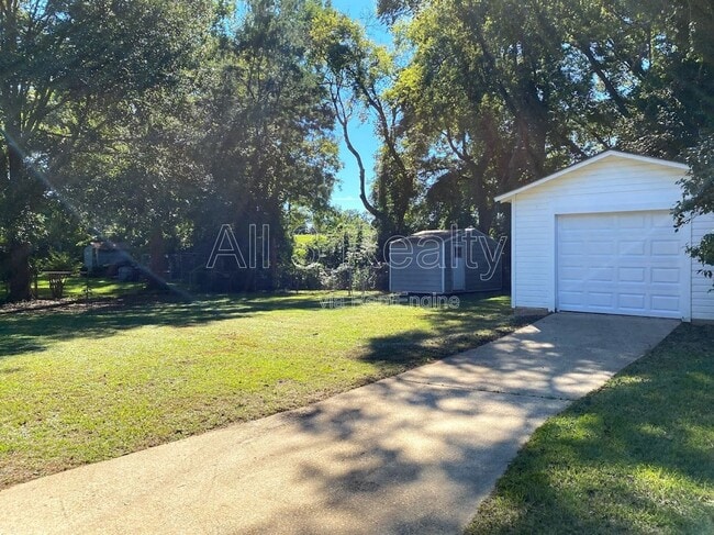 Building Photo - 940 Green Ridge Ct