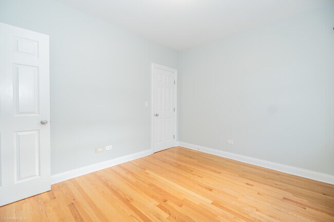 Building Photo - 2608 W Leland Ave