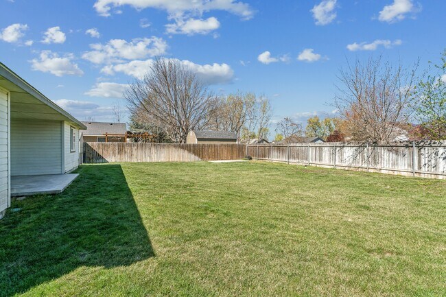 Building Photo - 8210 Waterside Ave