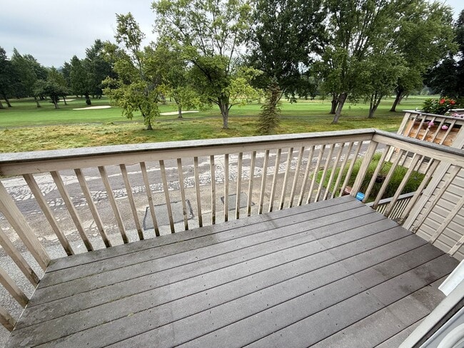 Building Photo - Beautiful 2 Bedroom Townhome - Only Steps ...