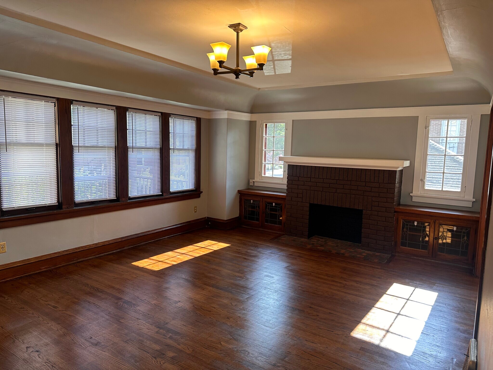 Living room - 7526 Lincoln Pl