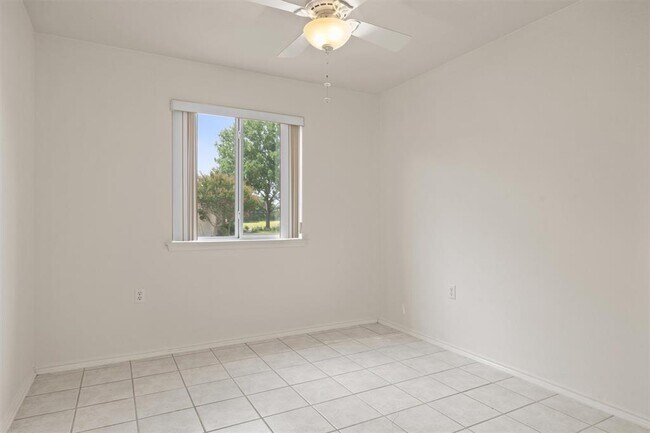 Building Photo - 120 Plover Pass