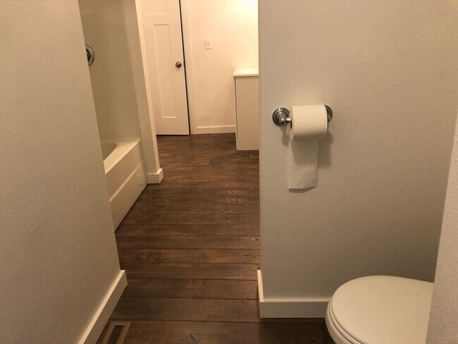 Building Photo - 410 E James St