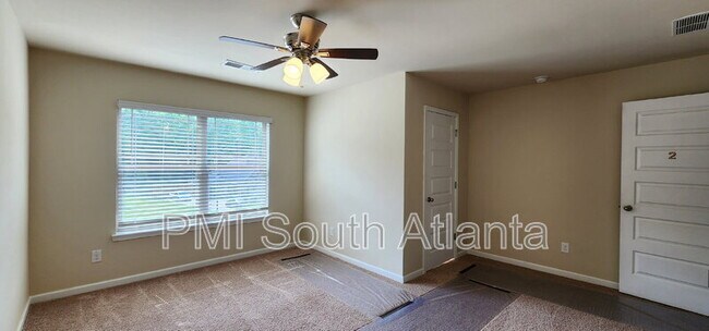 Building Photo - 525 Twelve Oaks Dr