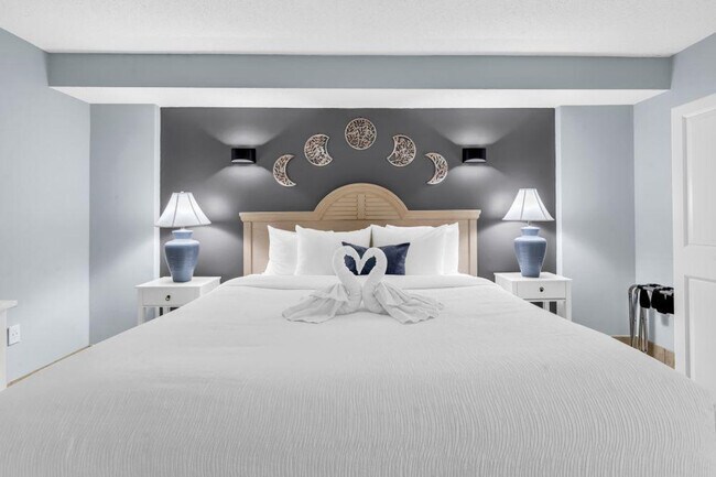 Building Photo - 647 N Creekside Dr