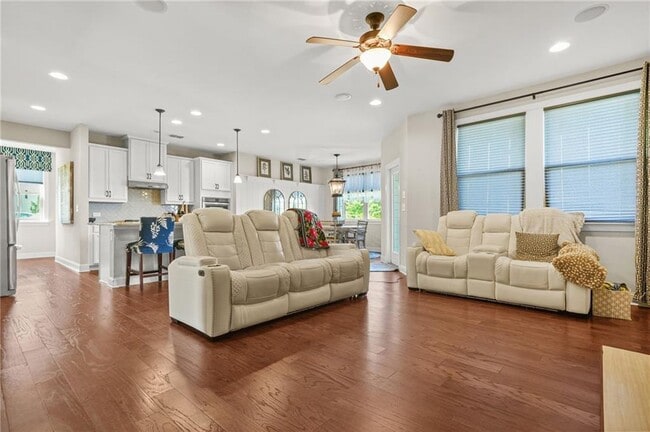 Building Photo - 705 Pressing Dr