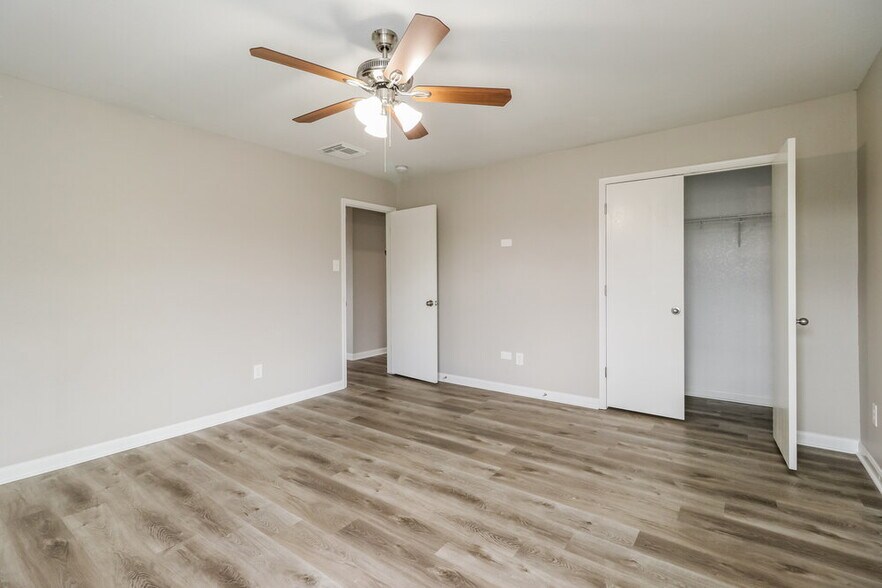 Building Photo - 15406 Hensen Creek Dr