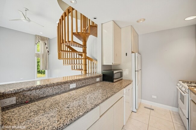 Building Photo - 2305 Tennyson Ln