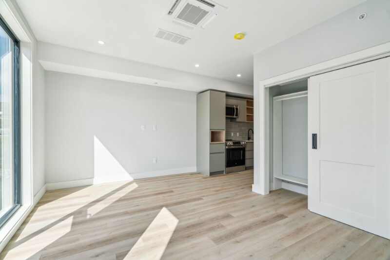 Building Photo - 3748 Lancaster Ave