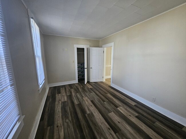 Building Photo - Warren