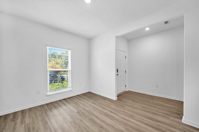 Building Photo - 30 Sandywoods Ct