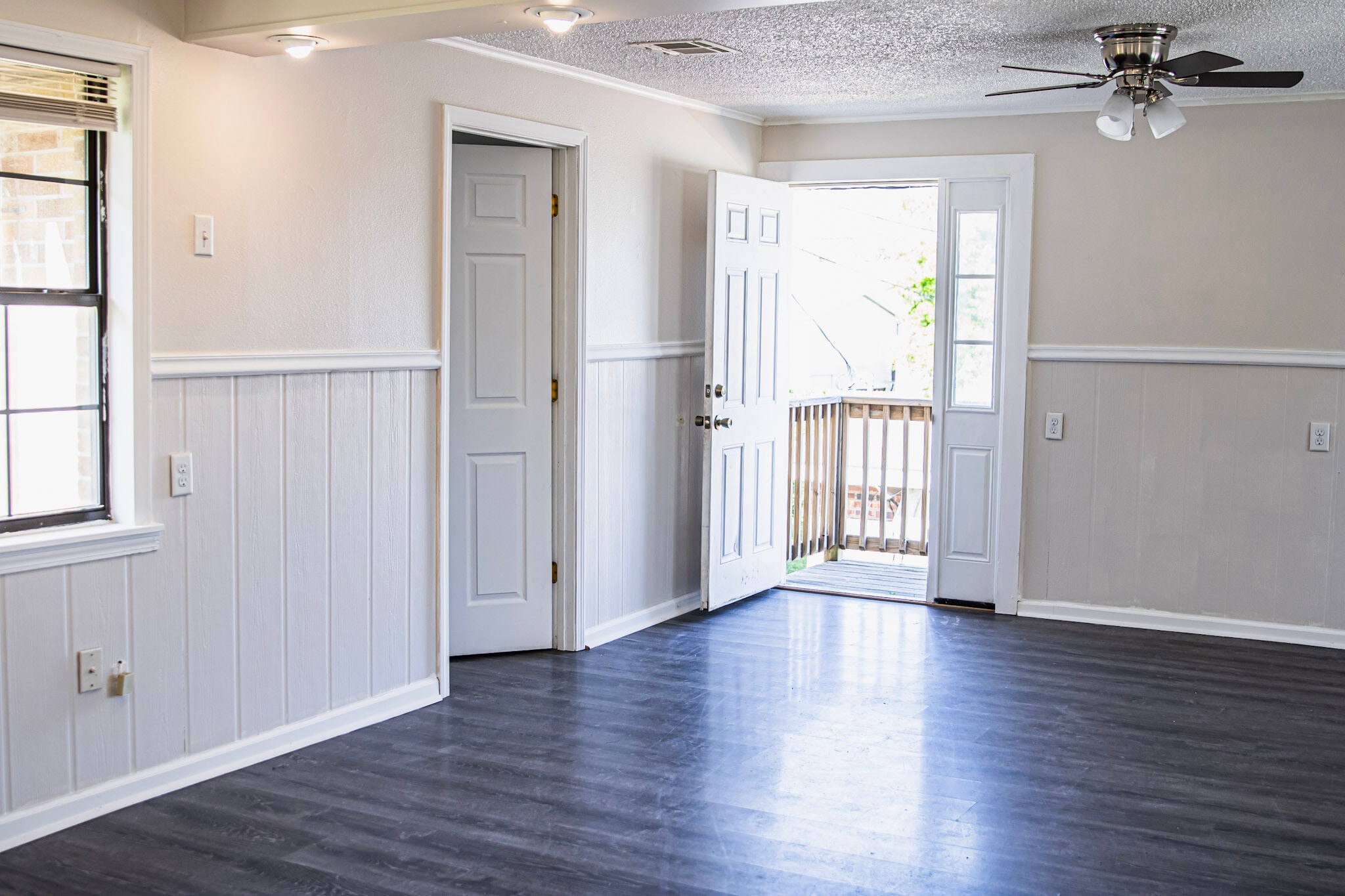 Side Entrance 1/ Livingroom - 4972 Matherne St