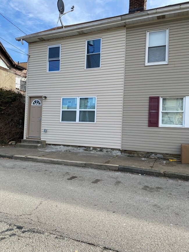 Building Photo - 513 S 2nd Ave