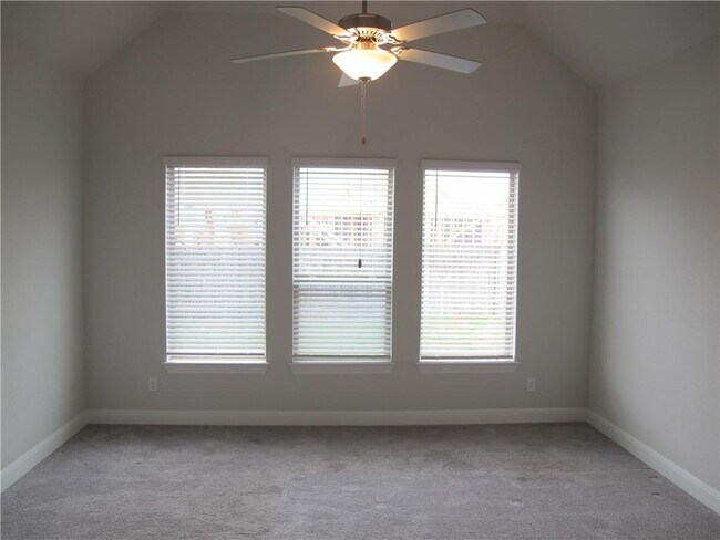 Building Photo - 635 Spinnaker Loop