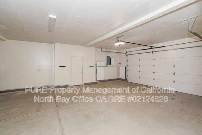 Building Photo - 6 Jasper Ct