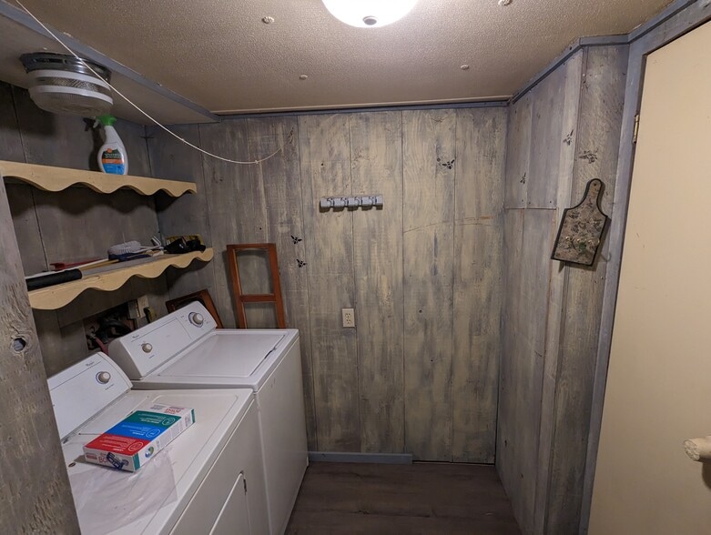 Laundry Room - 6255 Bellwood Dr