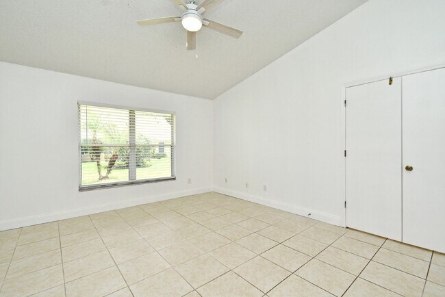 Building Photo - 1,850 Sq Ft 3-Bed, 2-Bath Orlando Home – Lawn Care Included & Fully Updated!