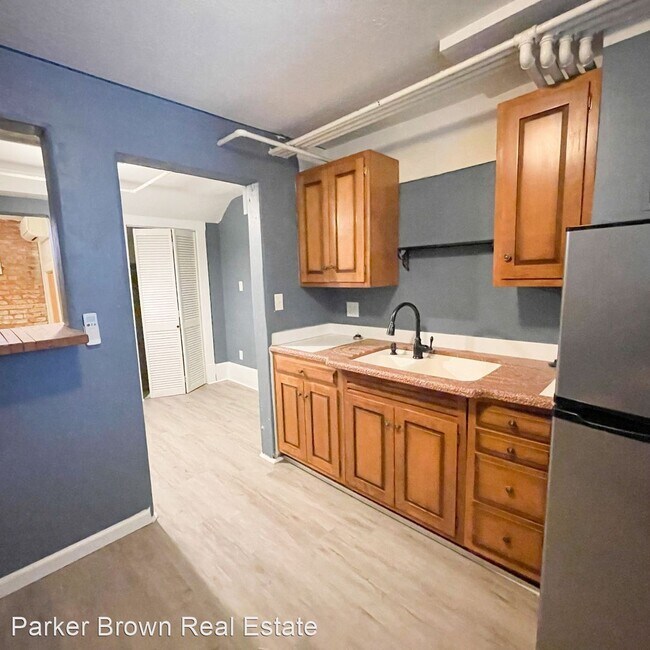 Building Photo - 1 br, 1 bath House - 86 B Street #11