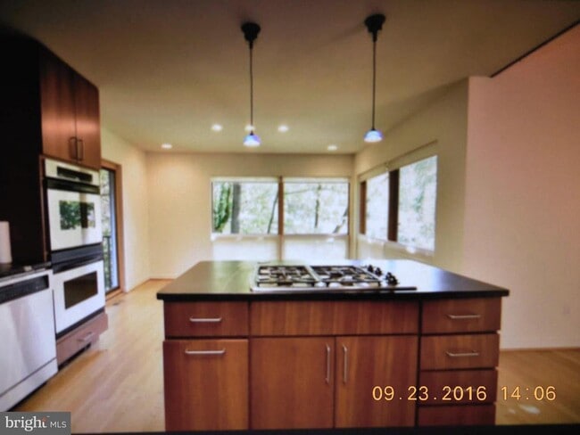 Building Photo - 8 Azalea Ln