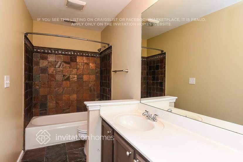 Building Photo - 135 Springlaurel Ct