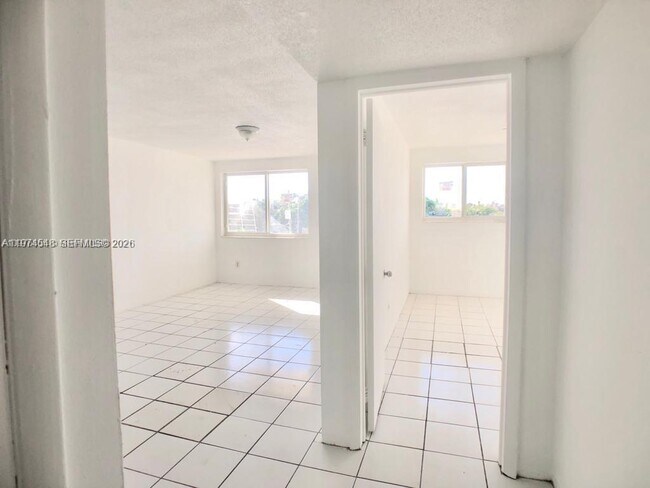 Building Photo - 13215 NE 6th Ave