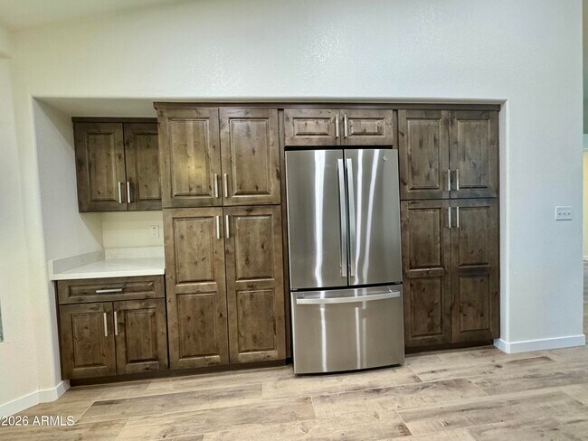 Building Photo - 830 N Granada Dr