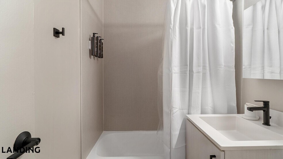 Building Photo - 1922 W Ogden Ave