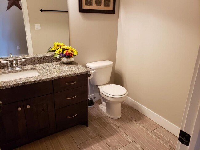 Building Photo - 42 E 1825 N