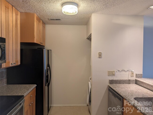 Building Photo - 943 Southwest Dr