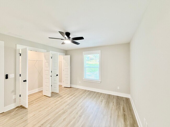 Building Photo - Stylish 3-Bedroom Home