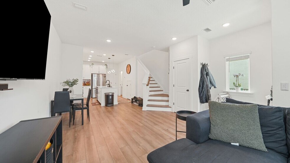 Building Photo - 11103 Quantum Ct